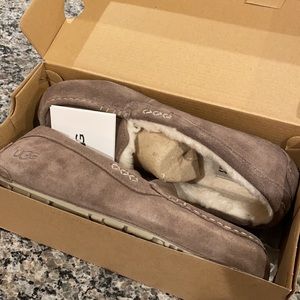 Women’s UGG loafer EUC